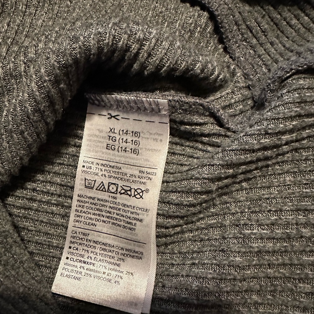Old Navy Long Sleeve. - Picture 6 of 6